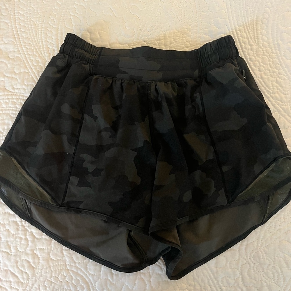 green camo lululemon hotty hot shorts